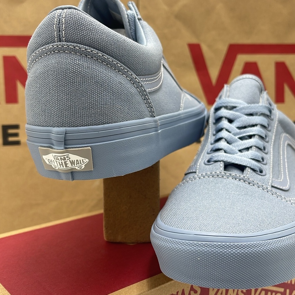 Vans WMNS Sky Blue Canvas Sneakers Old Skool
Pastel Mono Dusty Blue
VN000CT8DSB - Picture 3 of 16